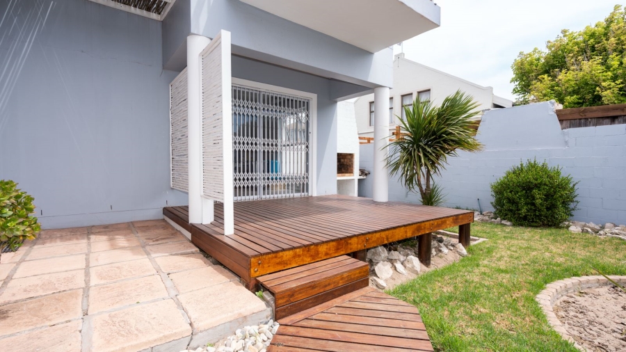 6 Bedroom Property for Sale in Country Club Western Cape